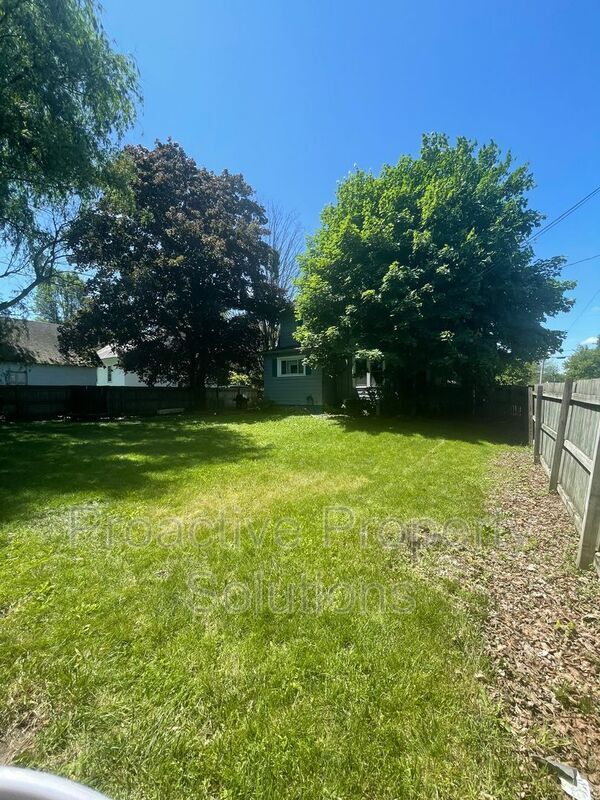 Building Photo - 528 Lindbergh Avenue