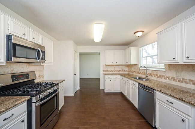 Building Photo - 2914 Silent Dr