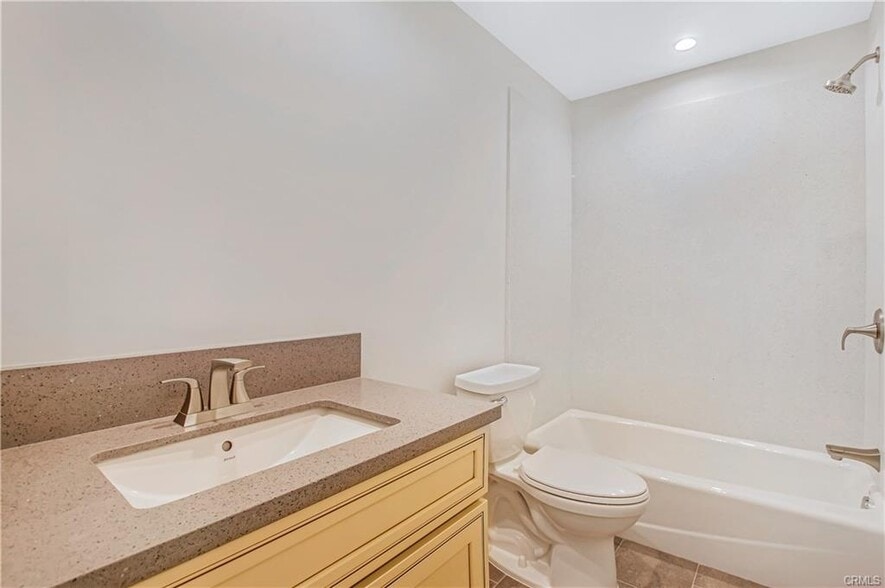 Building Photo - 3920 W 108th St