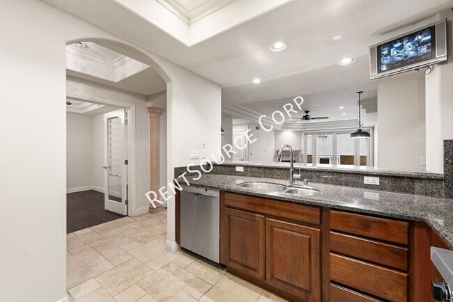 Building Photo - 12044 Hoffman St