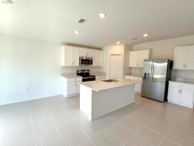Building Photo - 38396 Pindos Dr