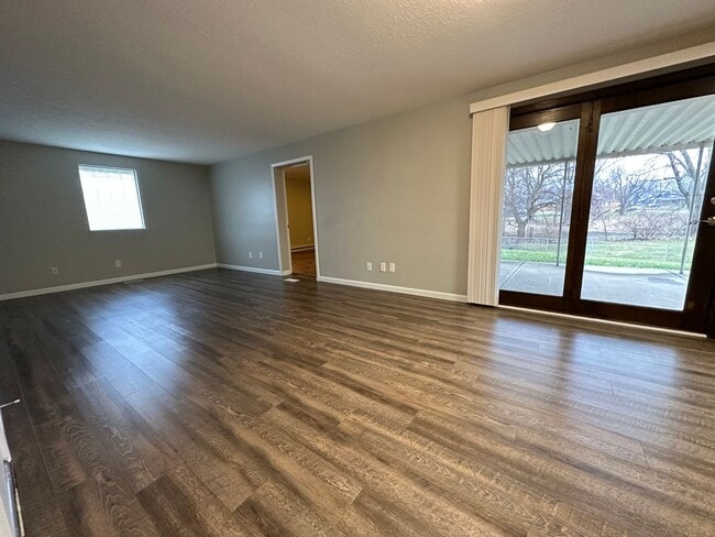 Building Photo - 6550 Summerdale