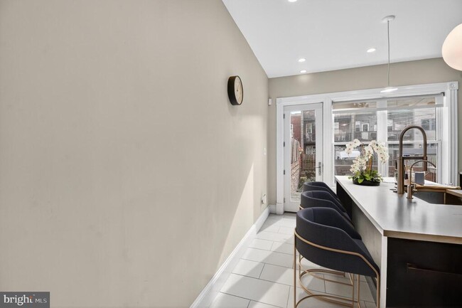 Building Photo - 216 N St NW