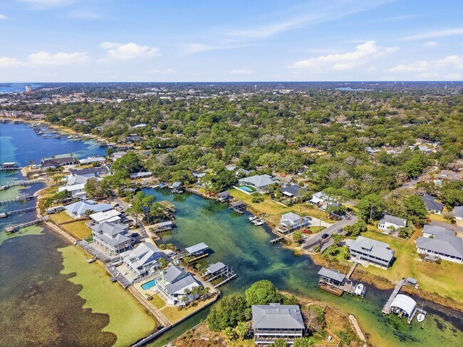 Building Photo - Stunning 4 Bedroom Home with Solar Energy & Private Pool!