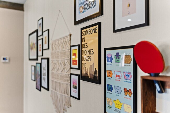 Building Photo - 301 E Walnut St