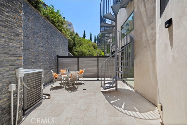 Building Photo - 346 Y