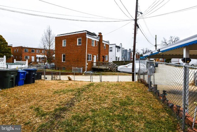 Building Photo - 4227 Nash St SE