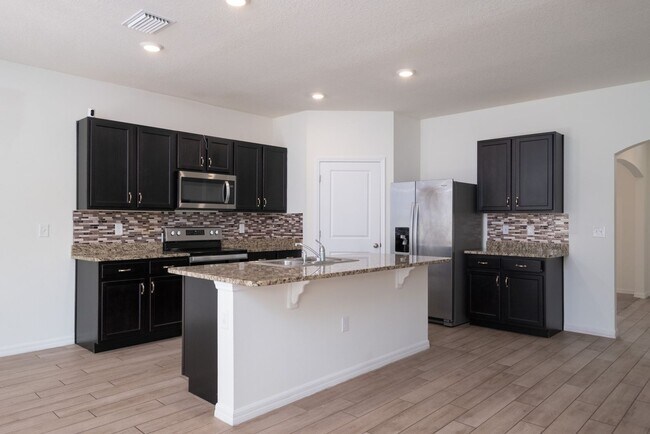 Building Photo - Spacious 5BR House in Gainesville