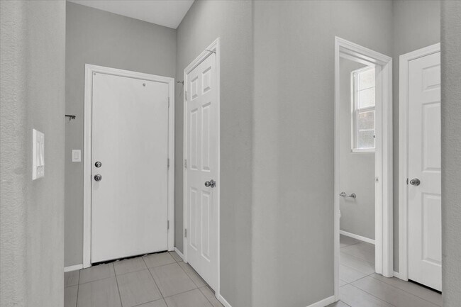 Building Photo - 711 Sleeping City Ave