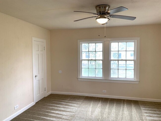 Building Photo - 1209 Avenue G