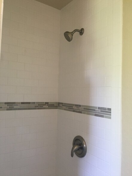 Building Photo - 2013 North Ave W