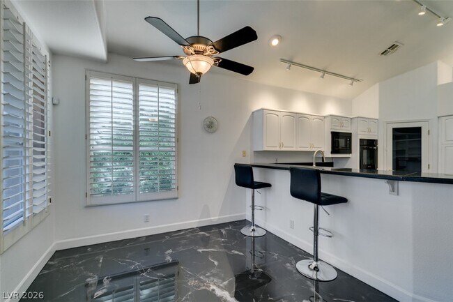 Building Photo - 174 Buena Ct