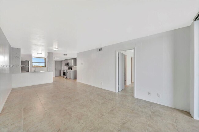 Building Photo - 117 Lake Emerald Dr