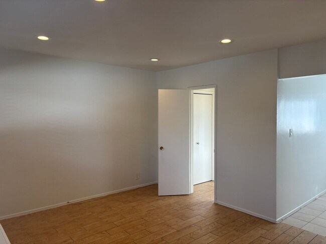 Interior Photo - 220 W Spazier Ave