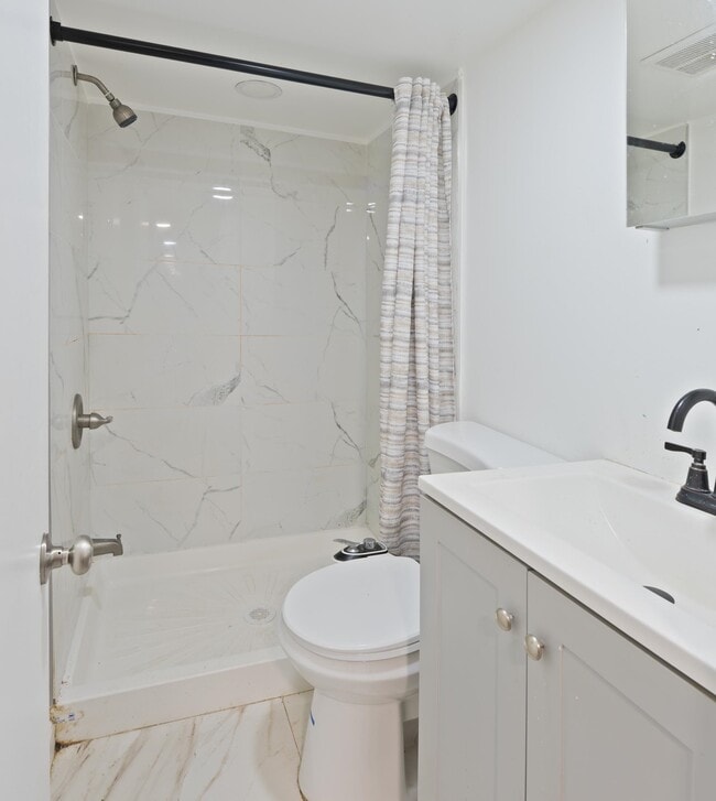 Building Photo - 9 W 15th St