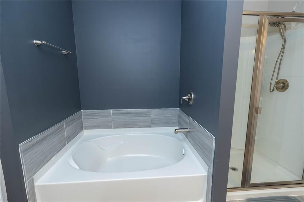 Building Photo - 7245 Heritage Oak Ct