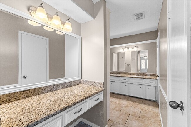 Building Photo - 5718 Upper Lake Dr