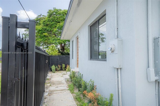 Building Photo - 666 NW 28th St