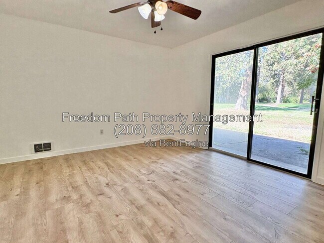 Building Photo - 2753 Fairway Dr