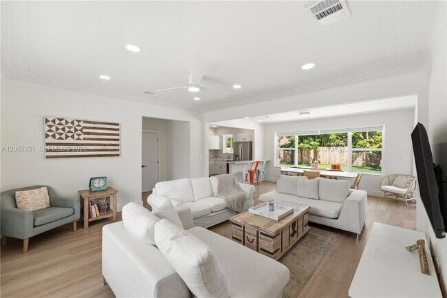 Building Photo - 10801 Peachtree Dr