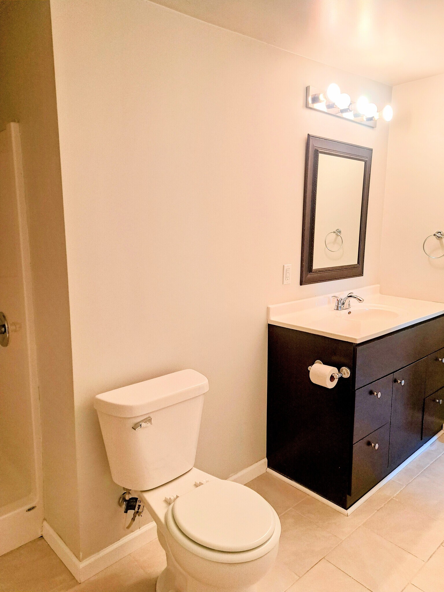 Building Photo - 671 W Clark Rd