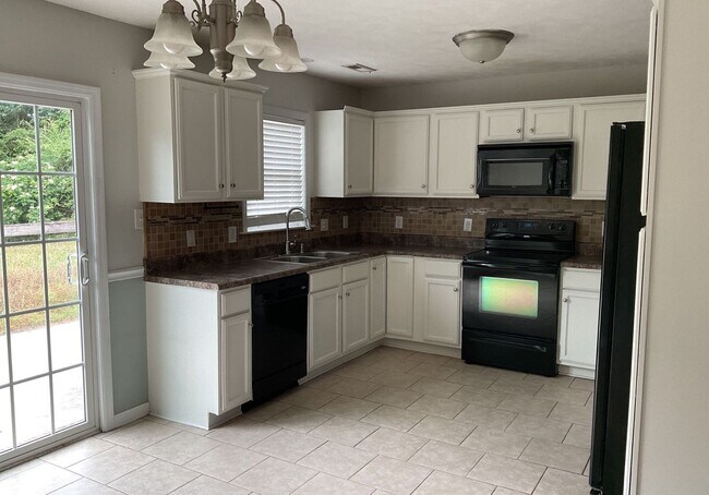 Building Photo - Nice 3 Bedroom, 2 Bath Home in Richlands-3...