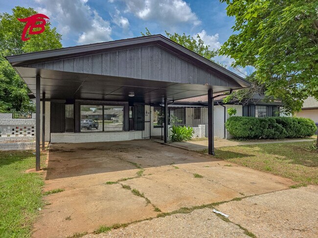 Building Photo - Charming 4-Bedroom Home with Spacious Yard