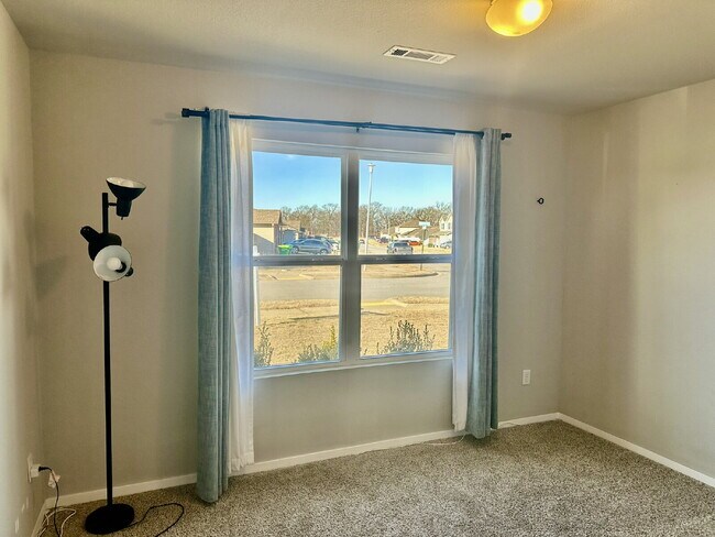 Building Photo - 920 Queen St