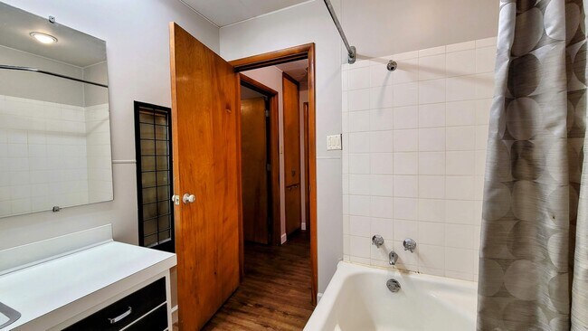 Building Photo - 495 Compton Rd