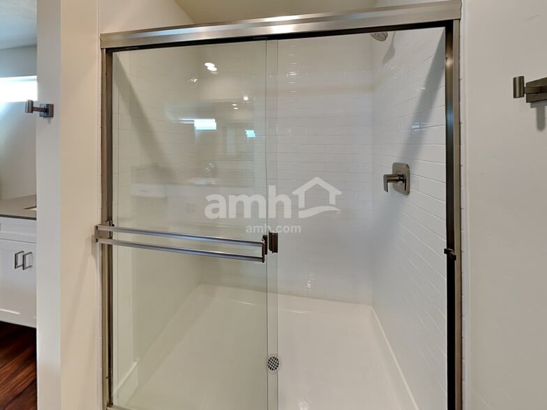 Building Photo - 1443 E Ludlow St