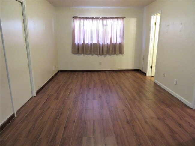 Building Photo - 1006 Avenue L