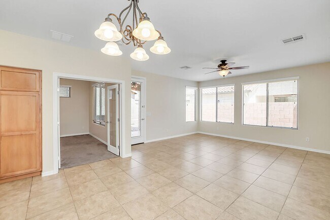 Building Photo - Great Queen Creek Location!
