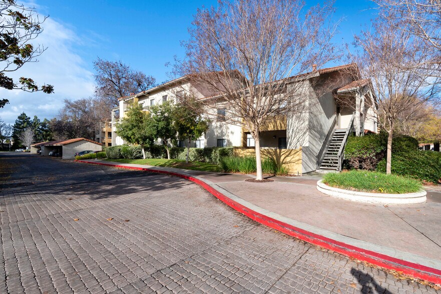 Building Photo - 1600 Villa St