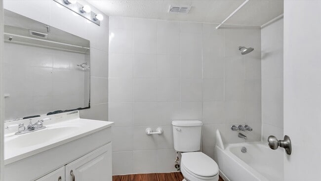 Building Photo - 10811 Richmond Ave.