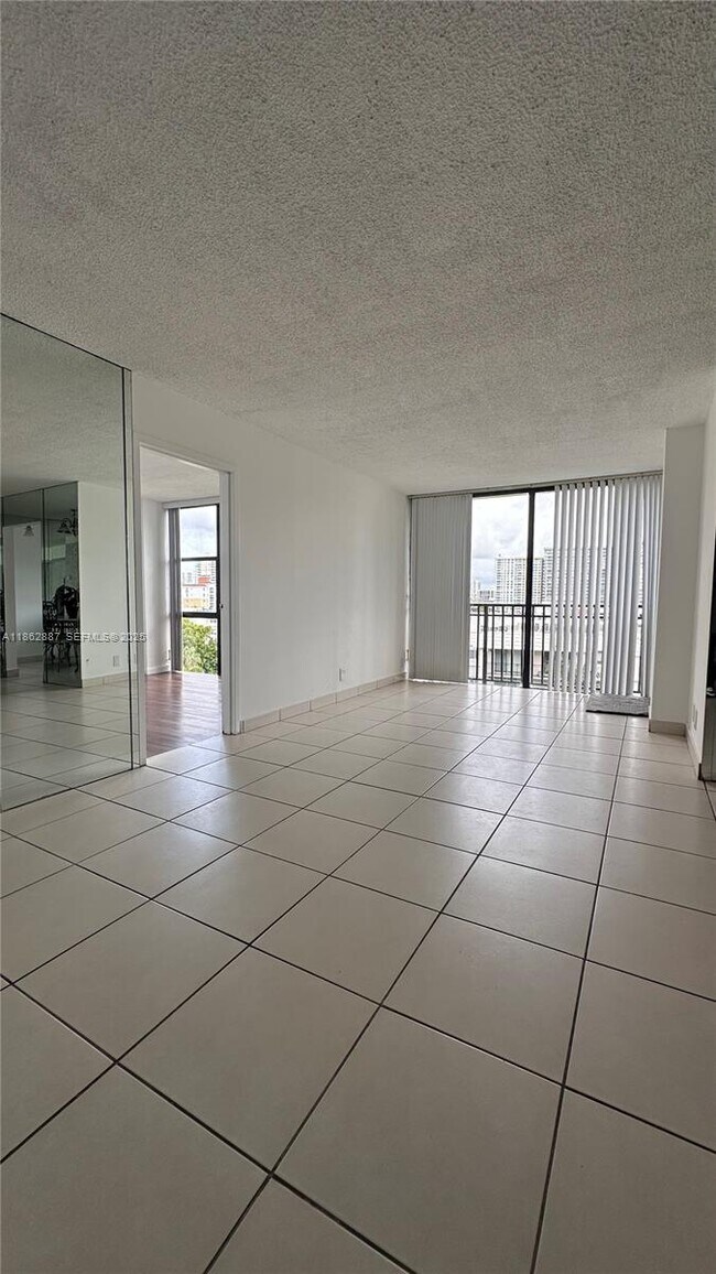 Building Photo - 17021 N Bay Rd