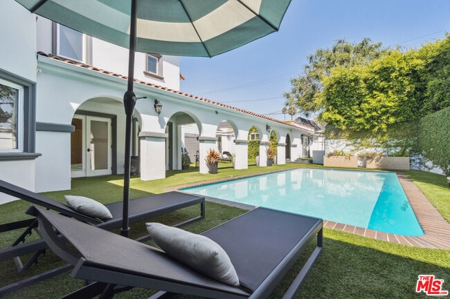 Building Photo - 956 S Longwood Ave