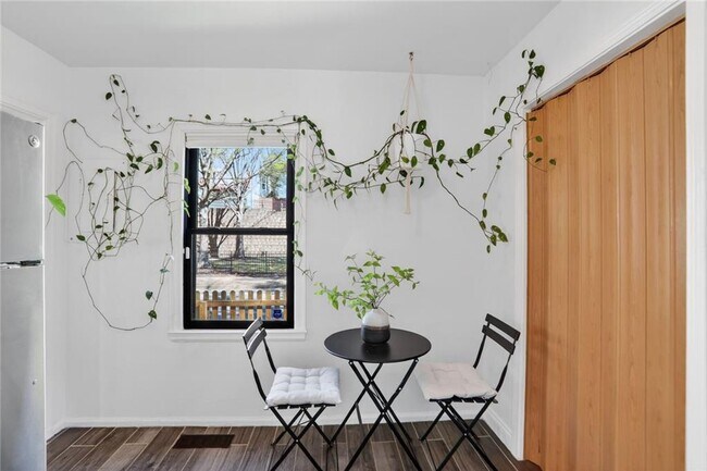 Building Photo - 1267 Lyle Pl NW