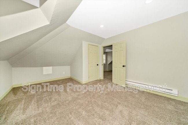 Building Photo - 25 Wayside Ave