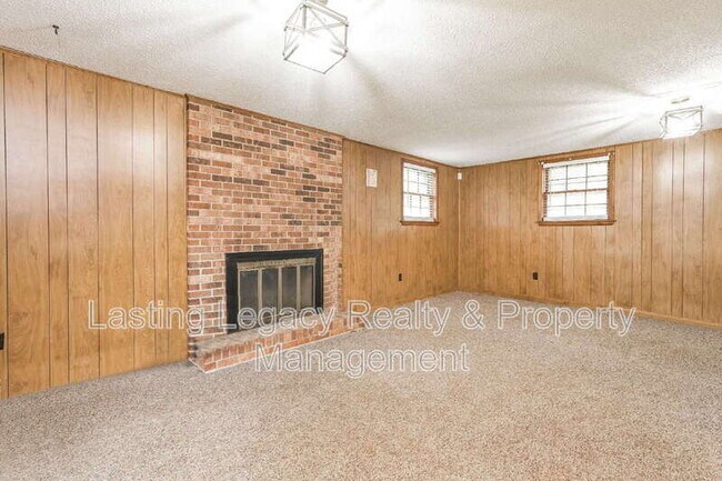 Building Photo - 717 Milling Rd