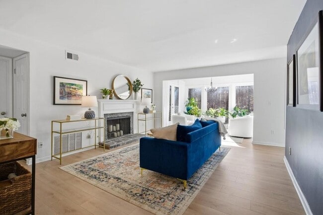 Building Photo - 1407 Vicksburg Pl