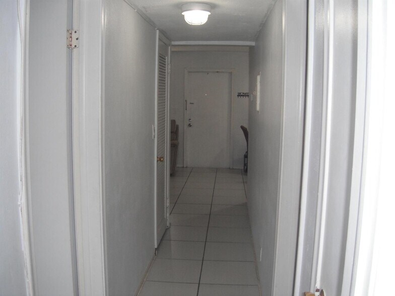 Building Photo - 4169 SW 67th Ave