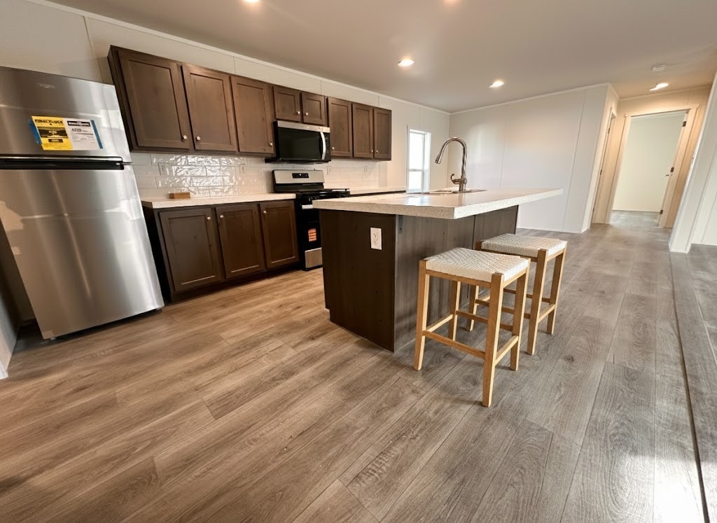 Building Photo - 8 Bing St N