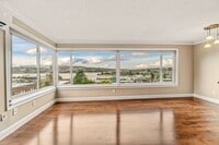 Building Photo - 1 Bedroom 1 Bathroom Eastlake Condo W/ Stunning Views
