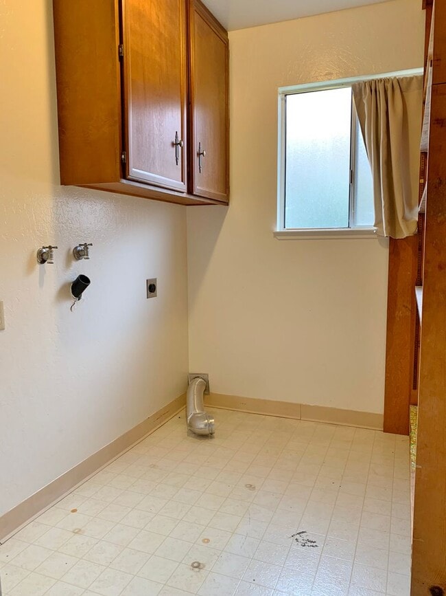 Building Photo - Quiet 2 Bedroom 2 Bathroom Townhouse in Ridgemark!!