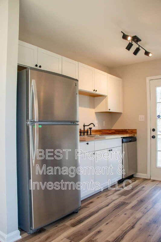 Building Photo - 3225 Lasalle St