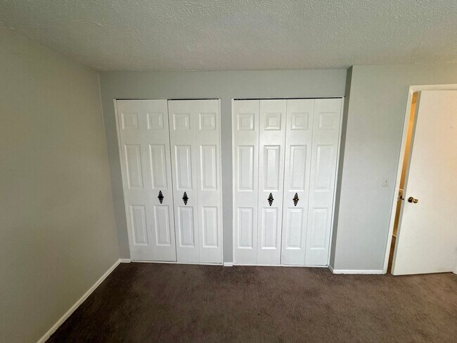Building Photo - Price Improved! Spacious 2-Bedroom Townhome with Private Patio in Cranberry Township