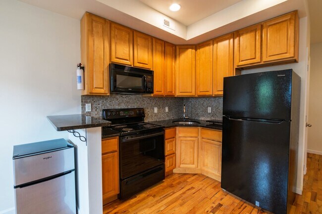 Building Photo - 330 N Preston St