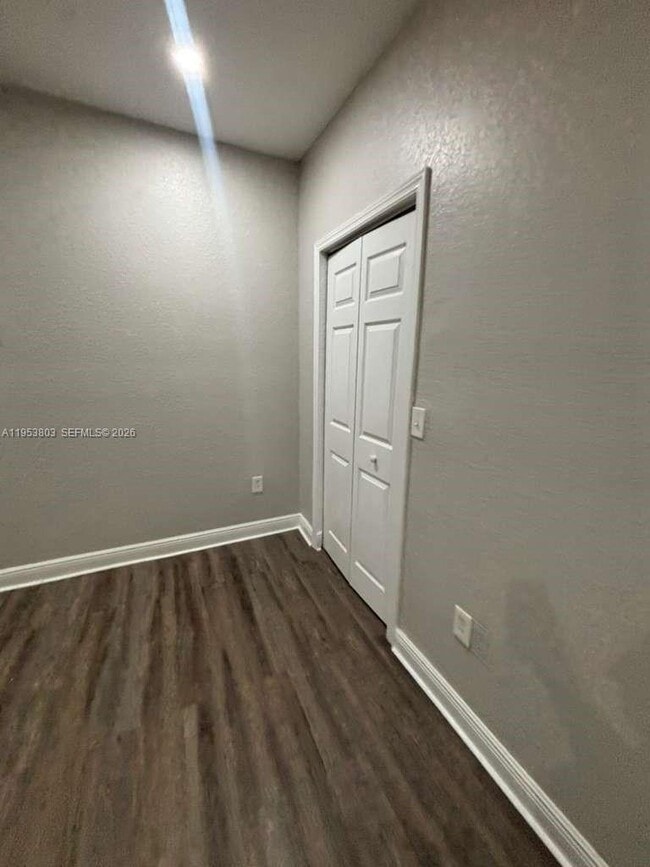 Building Photo - 2733 NE 3rd Ct