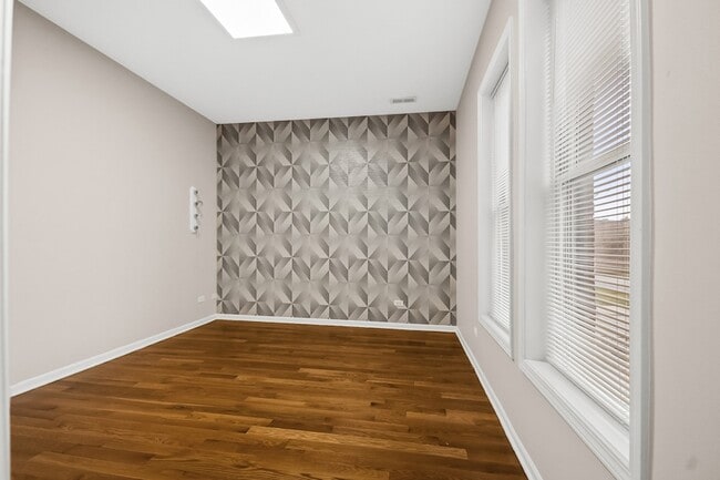 Building Photo - 3986 S Drexel Blvd