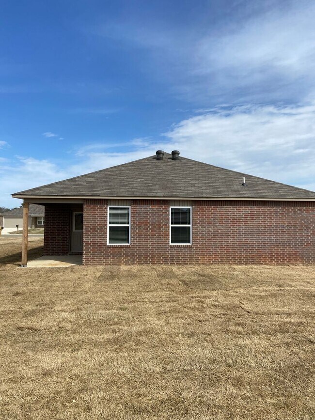 Building Photo - *PreLeasing* Four Bedroom | Two Bath Home in Bridlewood